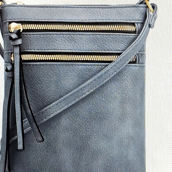 NWOT Deluxity Multi Pocket Double Zipper Blue Gray Crossbody Bag - Picture 1 of 9